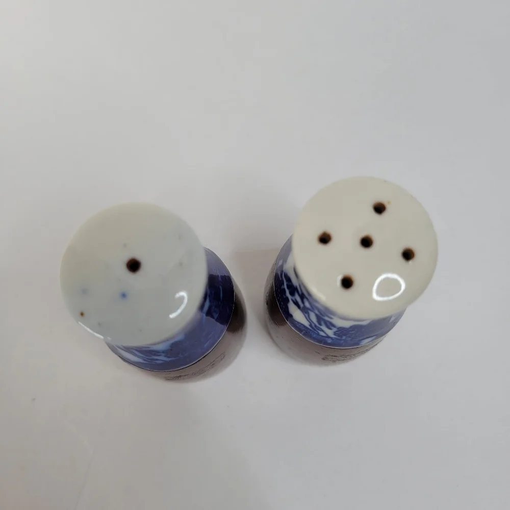 Vintage mid century wood and ceramic shakers - Picture 7 of 7